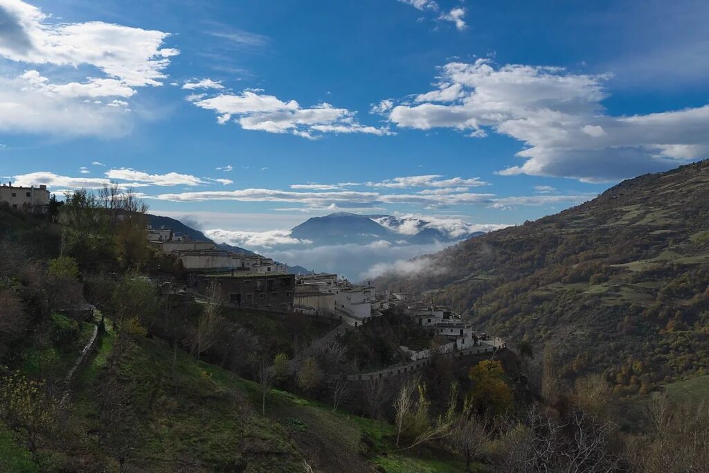 Paisaje del Barranco del Poqueira durante la ruta de Órgiva a Trevélez