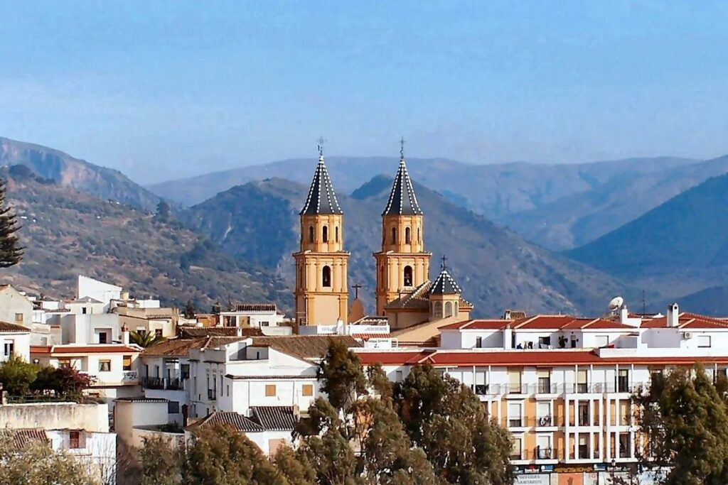 Vista de Órgiva al inicio de la ruta en bicicleta hacia Trevélez