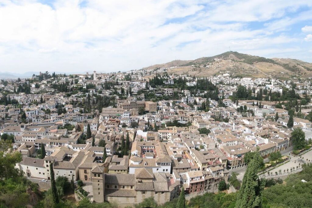 Panorámica de los barrios del Albaicín y Sacromonte de Granada